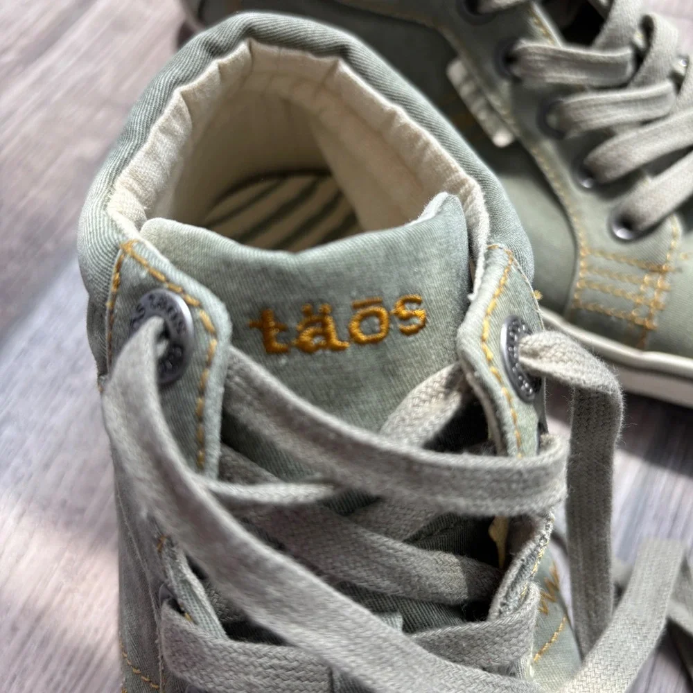 Taos Top Star High Top Sneakers Womens Size 8 Sage Green Canvas Lace Up Comfort